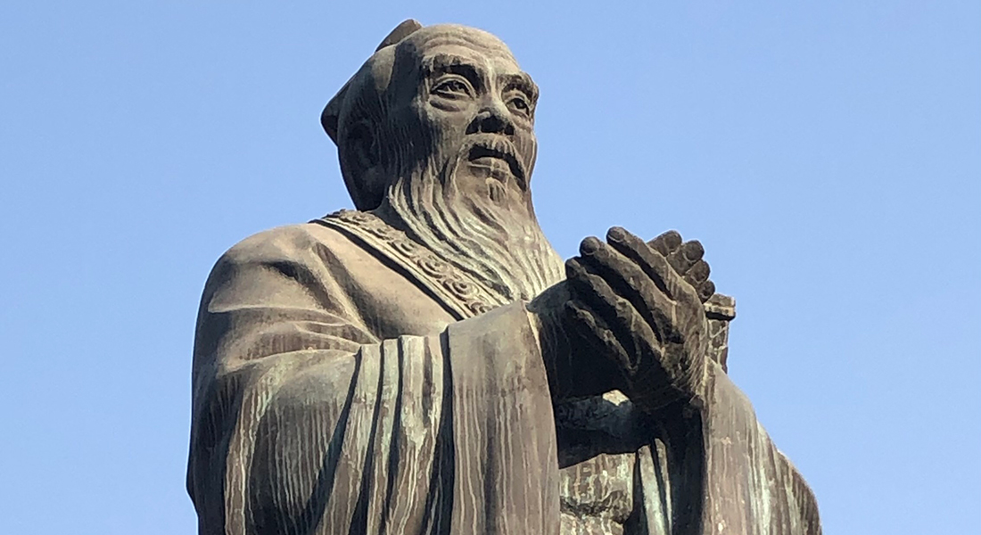 Konfuciusstatue uden for Konfuciustemplet i Beijing