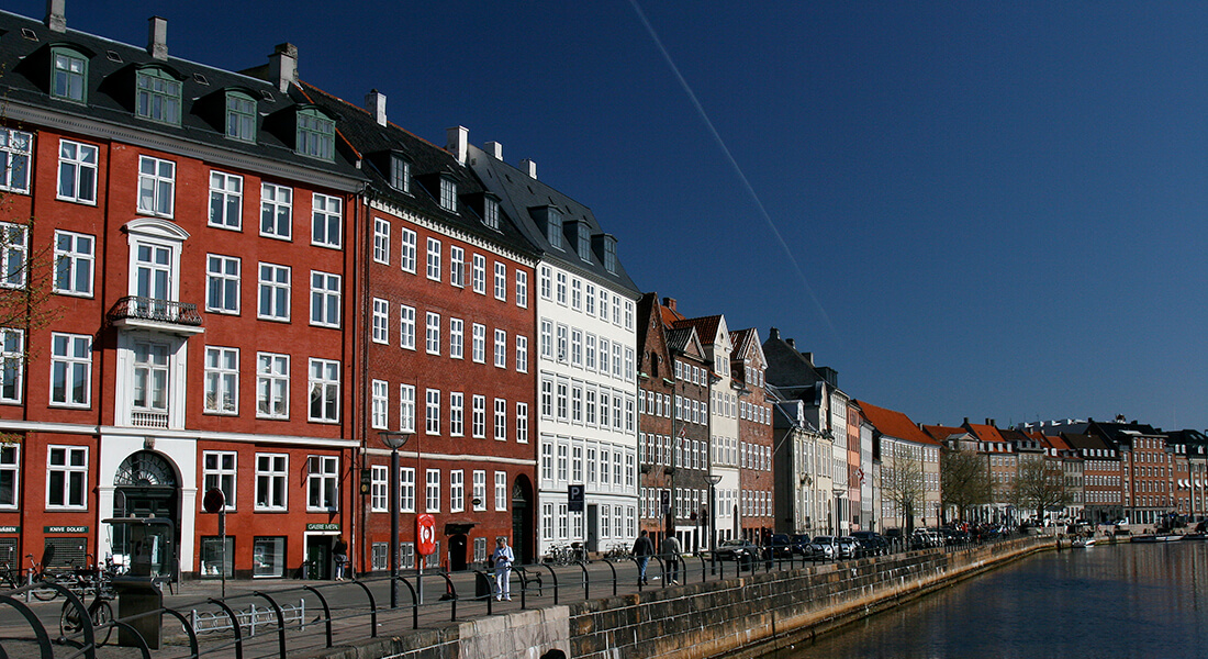 Gammel Strand i København var i middelalderen sit eget retsområde, fordi det var her, at købmænd og handelsfolk holdt til. Konge og biskop prøvede flere gange at forbyde det, men uden held. Foto: Wikimedia Commons
